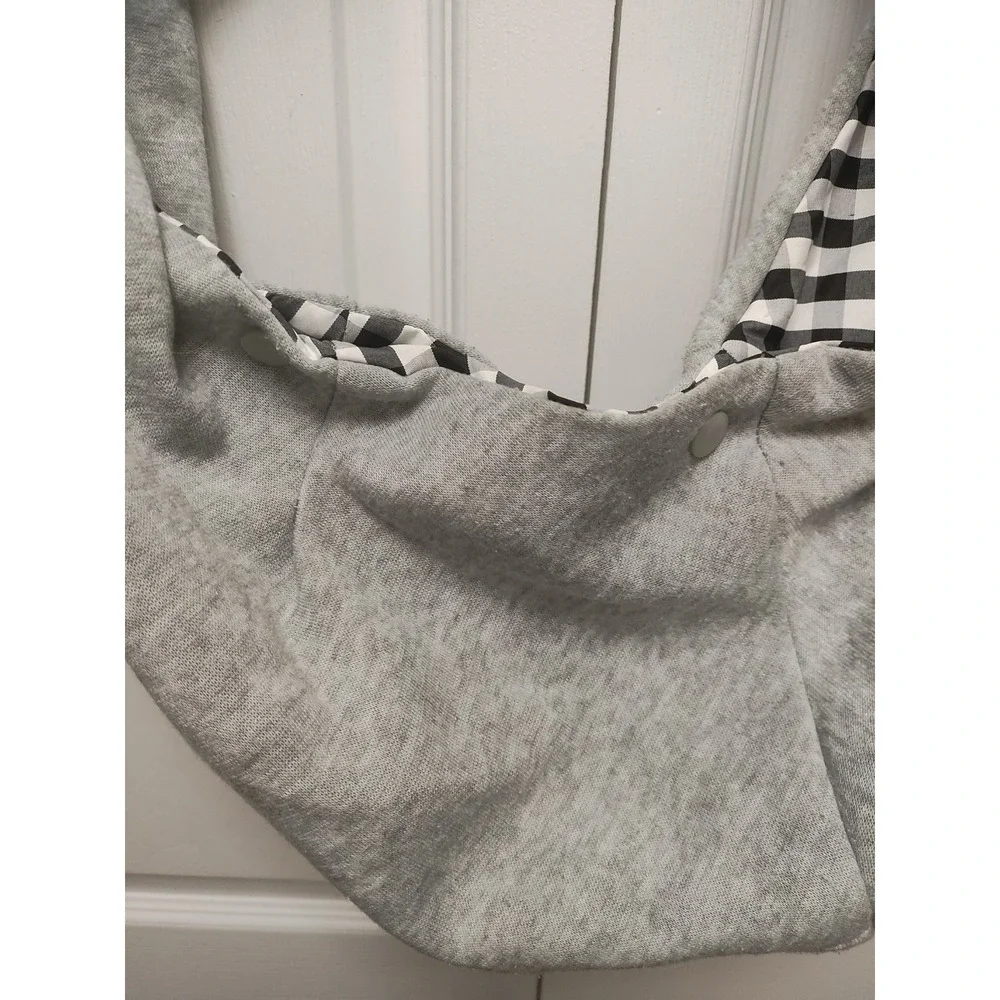 CUBY Dog and Cat Sling Carrier - Hands 18.5